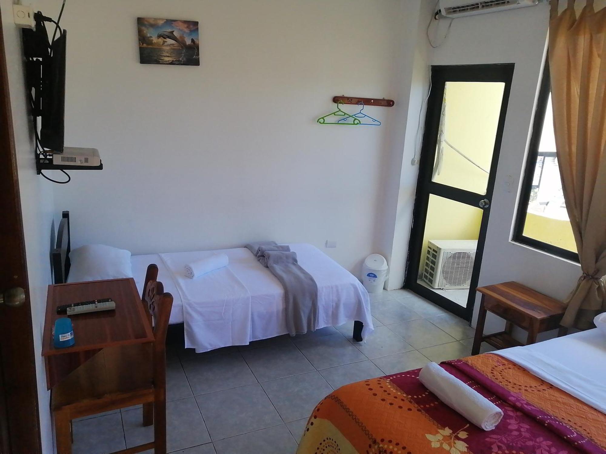 Hostal La Casa De Luis Puerto Baquerizo Moreno Ngoại thất bức ảnh