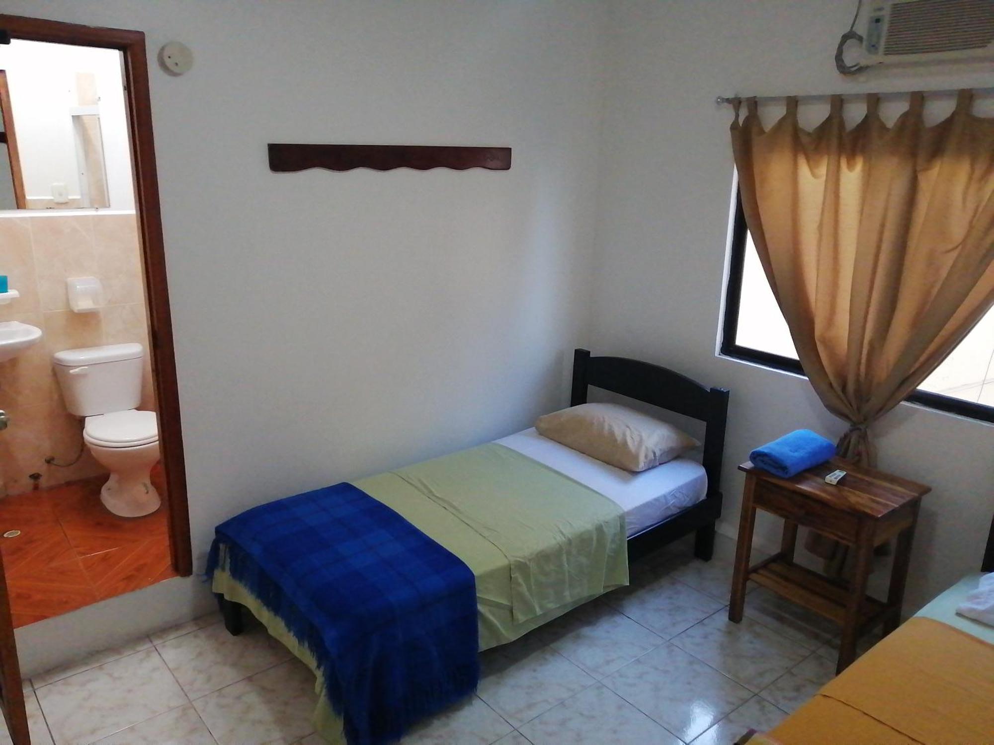 Hostal La Casa De Luis Puerto Baquerizo Moreno Ngoại thất bức ảnh