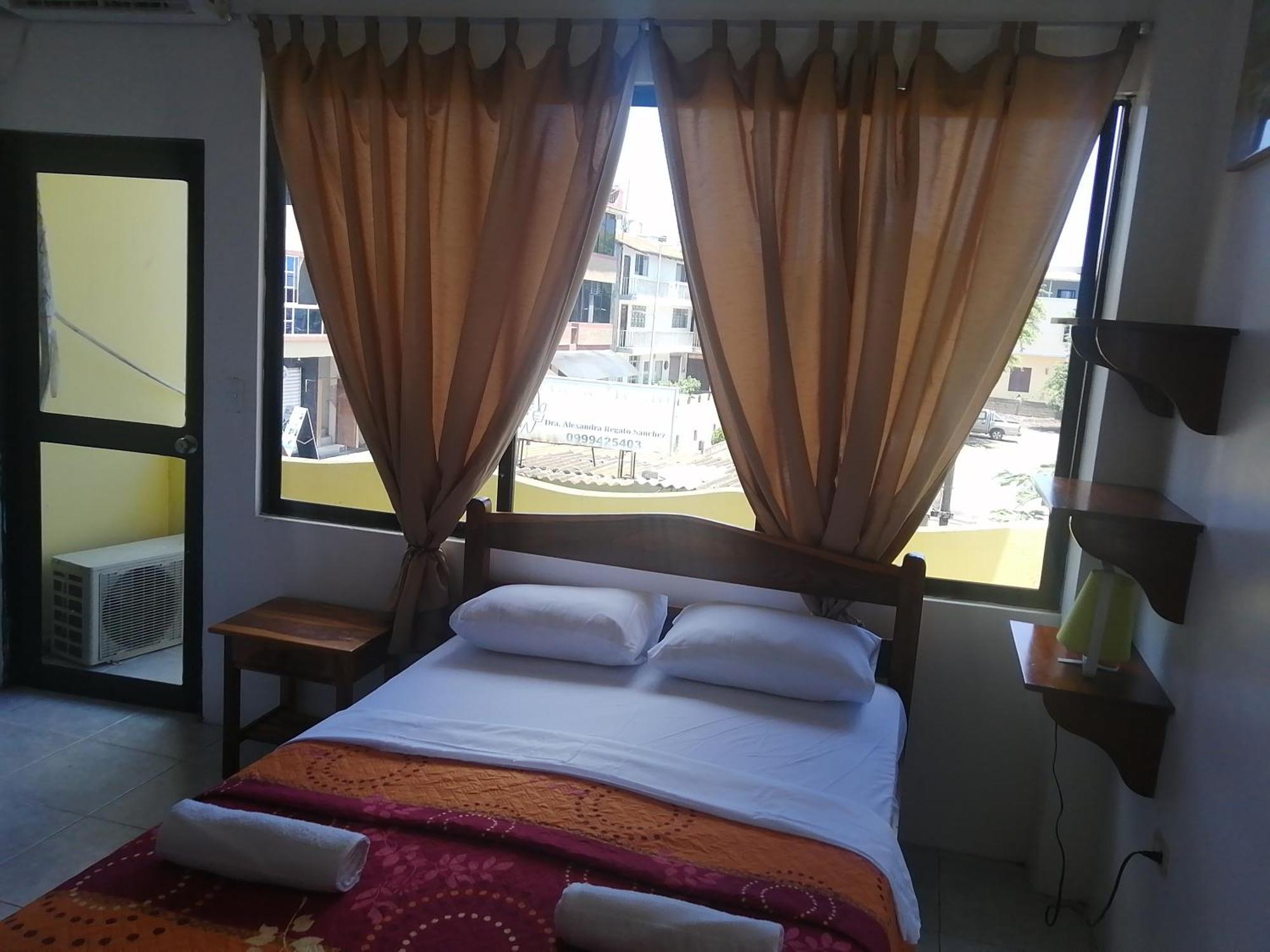 Hostal La Casa De Luis Puerto Baquerizo Moreno Ngoại thất bức ảnh